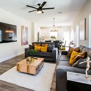 Holiday home New 2022 Home, 10min From Strip, Modern, Las Vegas